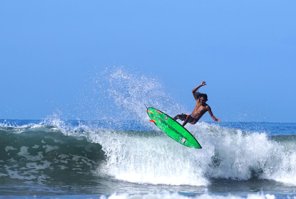 Jairo Zuniga surfing