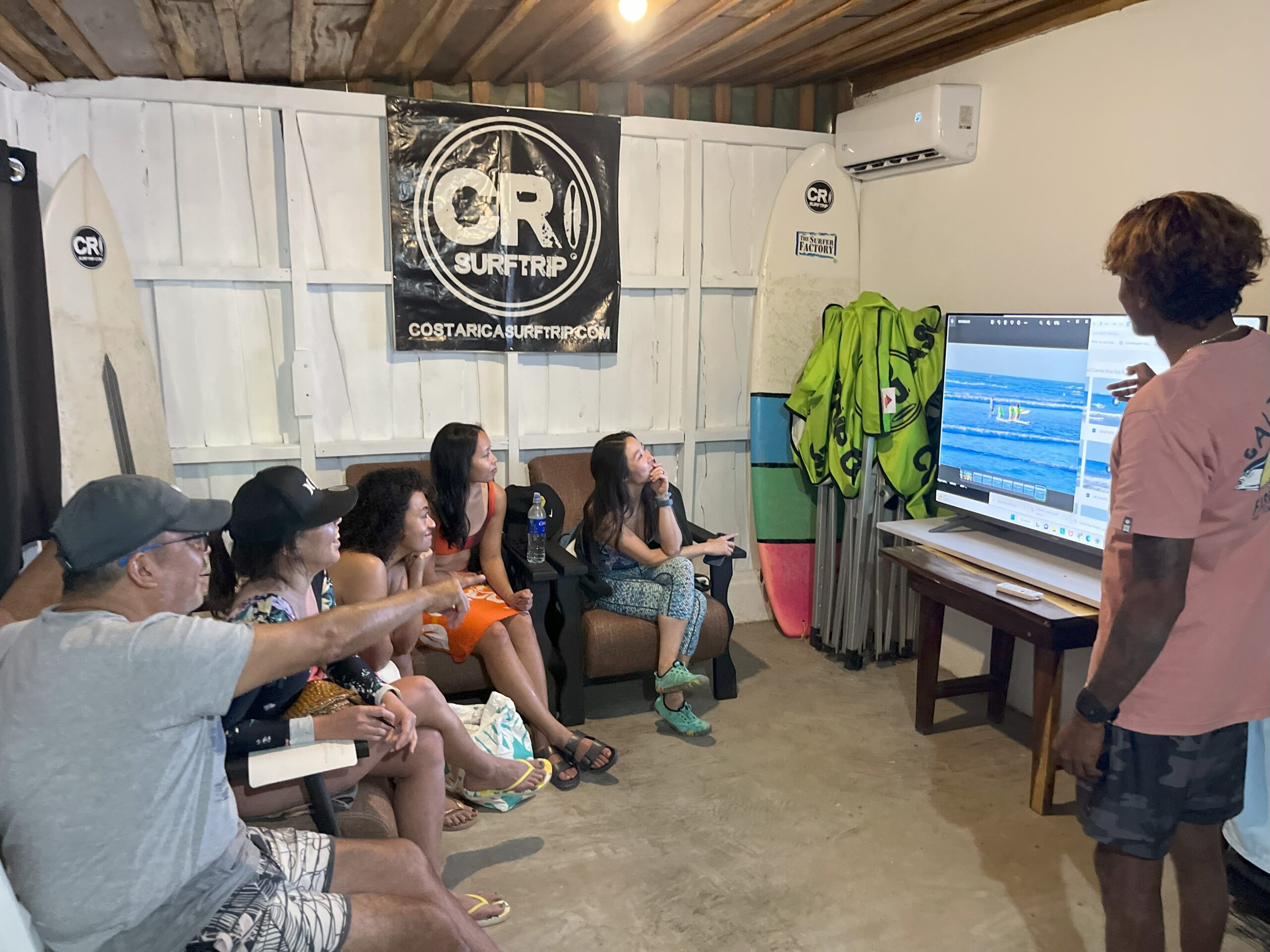 Surf coaching with video analysis Surf Coaching with video analysis in Costa Rica with Jairo Zuniga