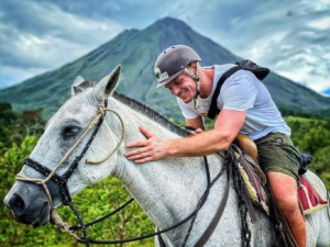 La Fortuna horseback riding tour Locally owned La Fortuna horseback riding tour