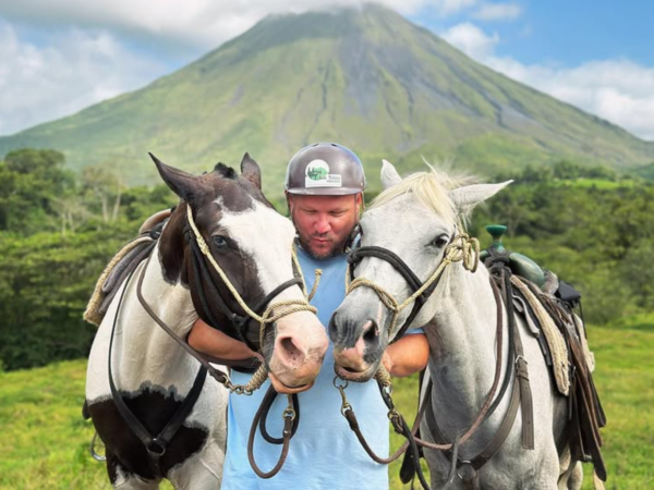 La Fortuna horseback riding tour love