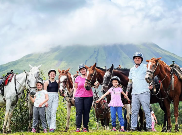 La Fortuna horseback riding tour for families