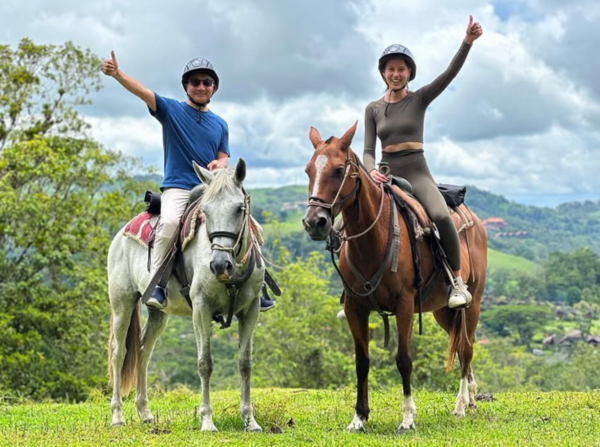 couples La Fortuna horseback riding tour