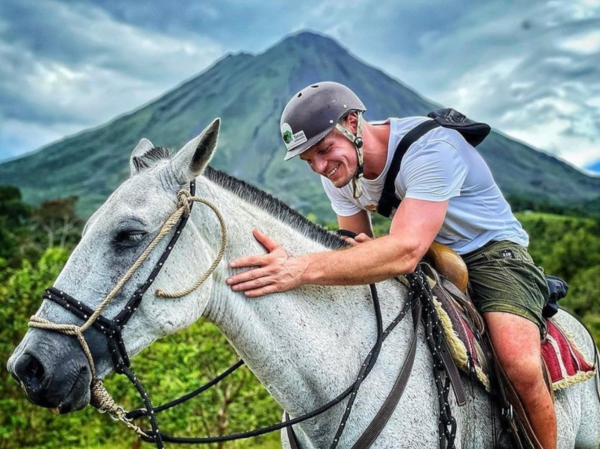 Locally owned La Fortuna horseback riding tour