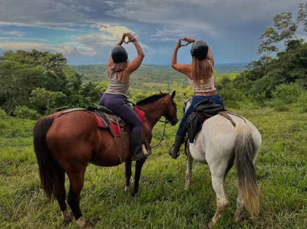 two friends on a horseback riding tour in La Fortuna