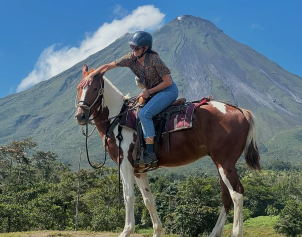 La Fortuna horseback riding tour with arenal volcano views