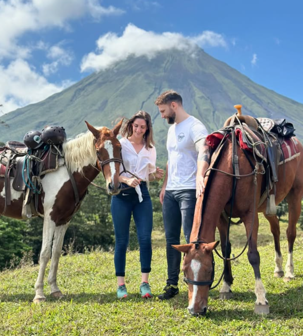 La Fortuna horseback riding tour as a couple