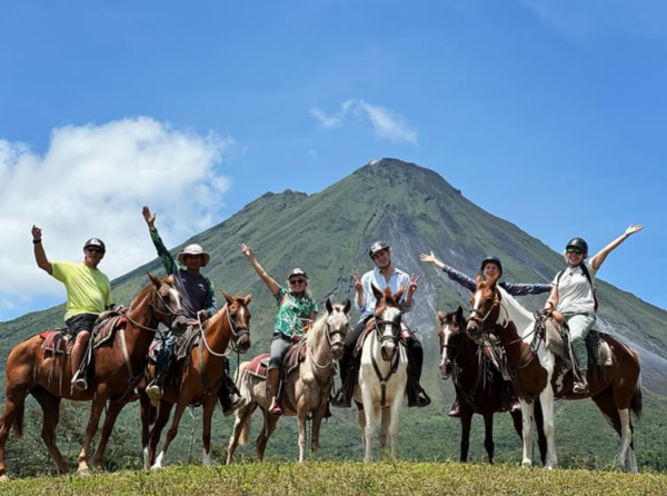 La Fortuna horseback riding tour as a family