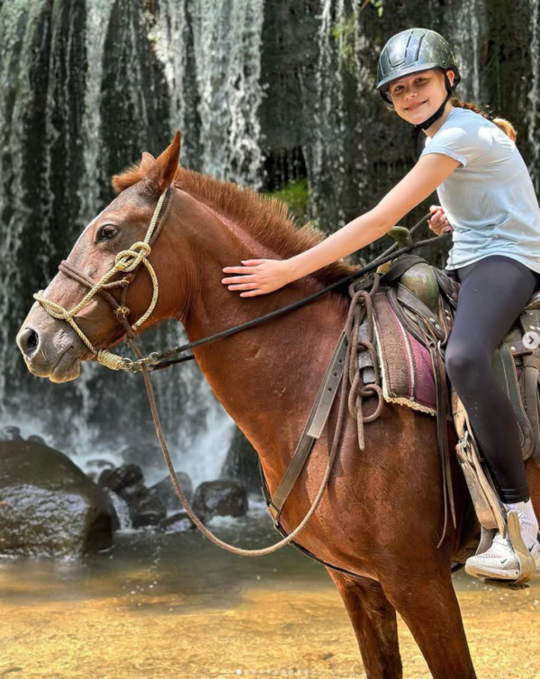 La Fortuna horseback riding tour with kids