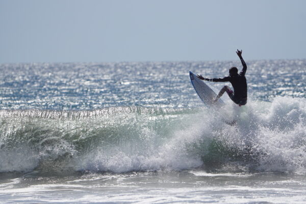surfing in samara surf tournament