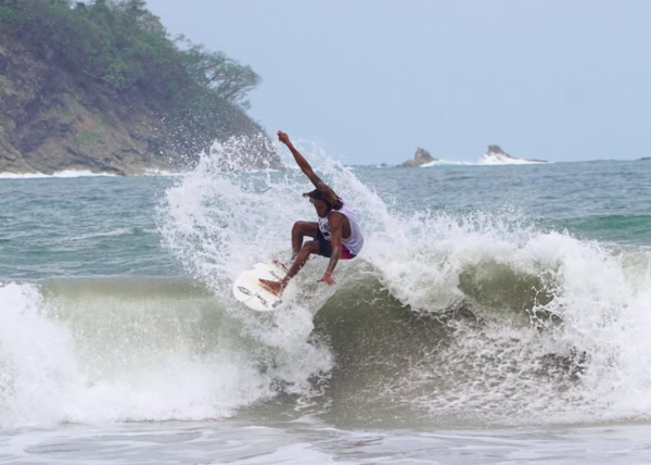 Jairo Zuniga surf tournament playa samara