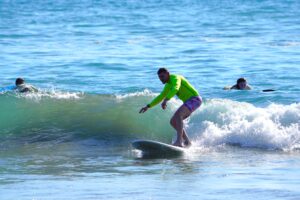 Learning to Surf with surf lessons in Manuel Antonio at Manuel Antonio surf camp