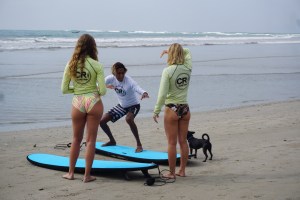 semi-private surf lesson for friends in playa samara at surf camp